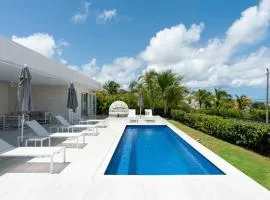 3 bed Luxury villa with sea views on Platinum Coast & beach club access
