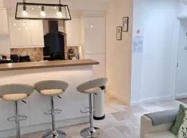 NEW 3 bedrooms Flat in Ashford near Heathrow
