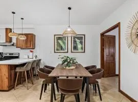 BLA1 3 Bedroom Condo with Direct Beach Access