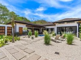 CU19 New 3 Bdrm Mod Home with Casita Prv Pool