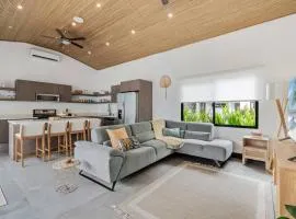 CU20 Modern Beach Home w Guest House & Pvt Pool