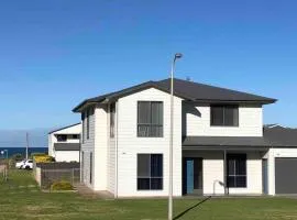 Karma Waters Beach House, 100m from beach