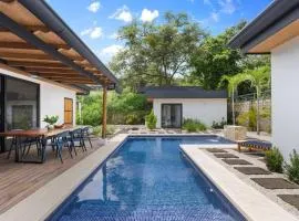CU7 Beach Home Oasis with Private Pool and Guest House