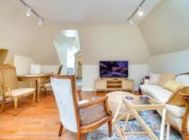 Studio in Historic Cathedral Hill Neighborhood!
