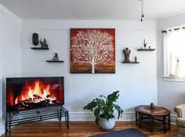 3 Bedroom Gem! King, Full & Twin Beds, Sauna with Free Parking plus more