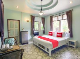 OYO 606 Baan Suansabai Pleanpanmai Resort Amphawa، فندق في Ban Wat Bot