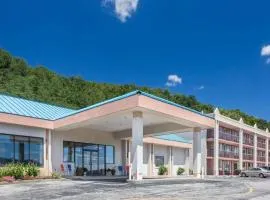 Howard Johnson Hotel & Conference Center by Wyndham Salem