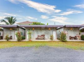 OYO 749 Baan Suan Resort, hotel em Ban Buak Khang