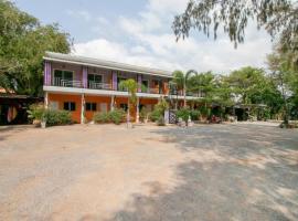 OYO 931 Sor Chareanpanit, hotel v destinaci Ban Khlot