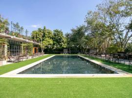 OYO 75374 Baan Rak Mai, hótel í Kanchanaburi