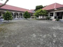 OYO 93051 Wisma Syariah Buloe Near Lapangan Abubakar Lambogo Batili Enrekang