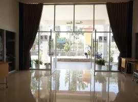 OYO 93205 Kusuma Hotel And Convention Hall