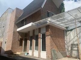 Hotel O Penginapan Fauziah Syariah Near Mesjid Taqwa Mamminasae, khách sạn ở Salo