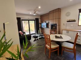 Sauvage - Luxury Garden Apartment, hotel en Port Pirie
