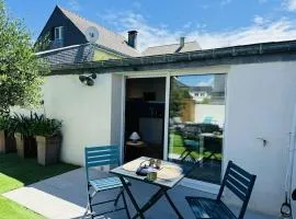 Studio Ty Cool, jardin 200m carré, 50m plage, wifi, parking