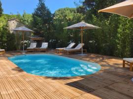 Le clos de la pinède et ses superbes chambres 300 e par chambre, hotel in Saint-Tropez