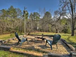 Carters Cozy Cabin - Relax or Roam 13 Acres