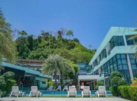 Phi Phi Nice Beach Hotel Hip