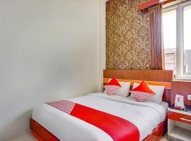 OYO 3157 Grand City Inn, ξενοδοχείο κοντά στο Διεθνές Αεροδρόμιο Sultan Hasanuddin - UPG, Pampang