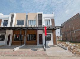 OYO Life 3246 Walnut Inn G-10, hotel em Telukjambe