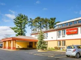 Econo Lodge Inn & Suites
