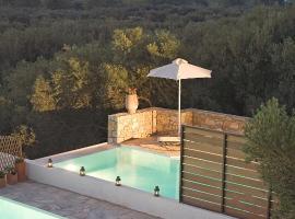 Istron Maisonettes with private pool, cabaña en Istron