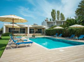 Nancy's budget villa with pool & Jacuzzi by "elite", hotel in Laganas