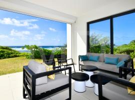 White&Blue Beachfront Luxury Poste Lafayette, hotel v destinaci Poste Lafayette
