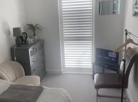 Small Double room to rent