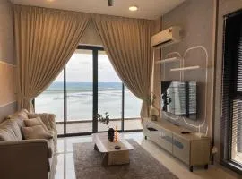 Cozy Beachfront Seaview with 2 CarParks FOC Netflix Access and YouTube Premium 3Beds3Bath 6-11pax by Minshuku