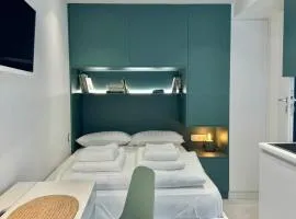 Microhome in Philopappos Hill