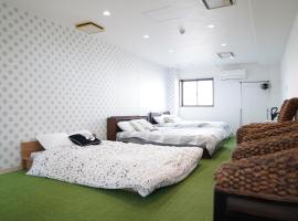 1 stop to Namba and Shinsaibashi! Direct access to USJ and Osaka Castle 大正155m2 駅徒歩1分, vila v Osace