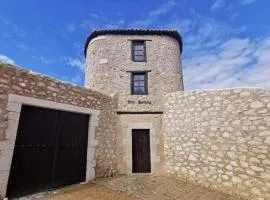 Tour médiévale fortifiée entièrement restauré