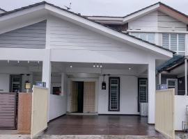 NEW Stylish 18Pax 4BR House Semabok 5mins to Town, hotel pro pobyt s dom&aacute;c&iacute;mi mazl&iacute;čky v destinaci Melaka