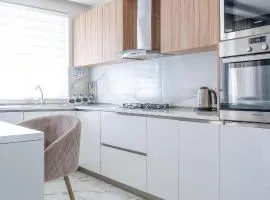 Modern & Luxurious apartment - Prime Location