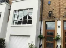 Beautiful 4 bedroom Townhouse minutes from Belfast City Centre