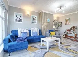 Rayleigh Weir - Luxury 3 bedroom house with games room