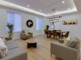 Luxury House In Scarborough