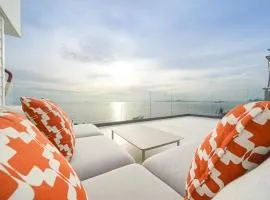 Surf Beach House Pool Villa