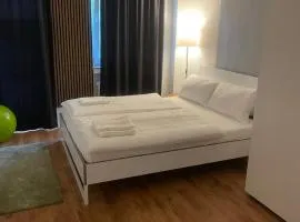 Köln Wohnung 4 min nähe von Hbf und Dom mit Garten ,Balkon & office