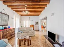Beautiful Villa With Garden and Private Parking!