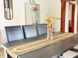 PN Meublés FULL OPTION Odza Dispose d'une voiture et un chauffeur gratuitement de l,aéroport aux appartements pour des réservations minimum de 7 jours