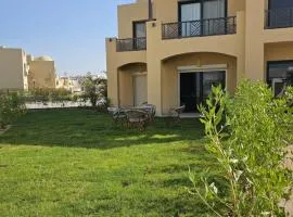 Makadi home lake view & garden