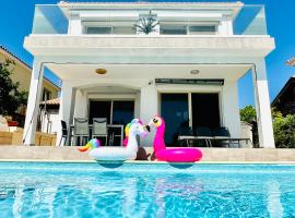 Luxury Villa LAPIS LAZULI, ξενοδοχείο σε Meneou