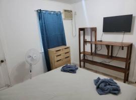 Apartment in center of town #1, ξενοδοχείο σε Utila