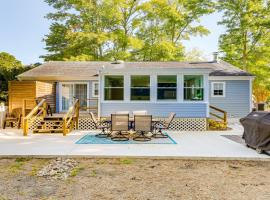 Coastal Escape w/ Water Access & Sunroom, hotel en Ocean View