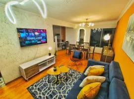 Udla Apartamento para 6 personas frente al Mall Riocentro