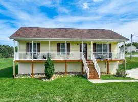 Charming Shenandoah Retreat with Deck!