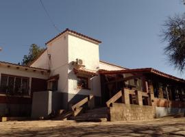 Ribera Sur Hotel - Los Algarrobos - Tanti, 3-Sterne-Hotel in Tanti