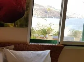 THE POPPIES Guest House - 100m Ocean - Private Spaces